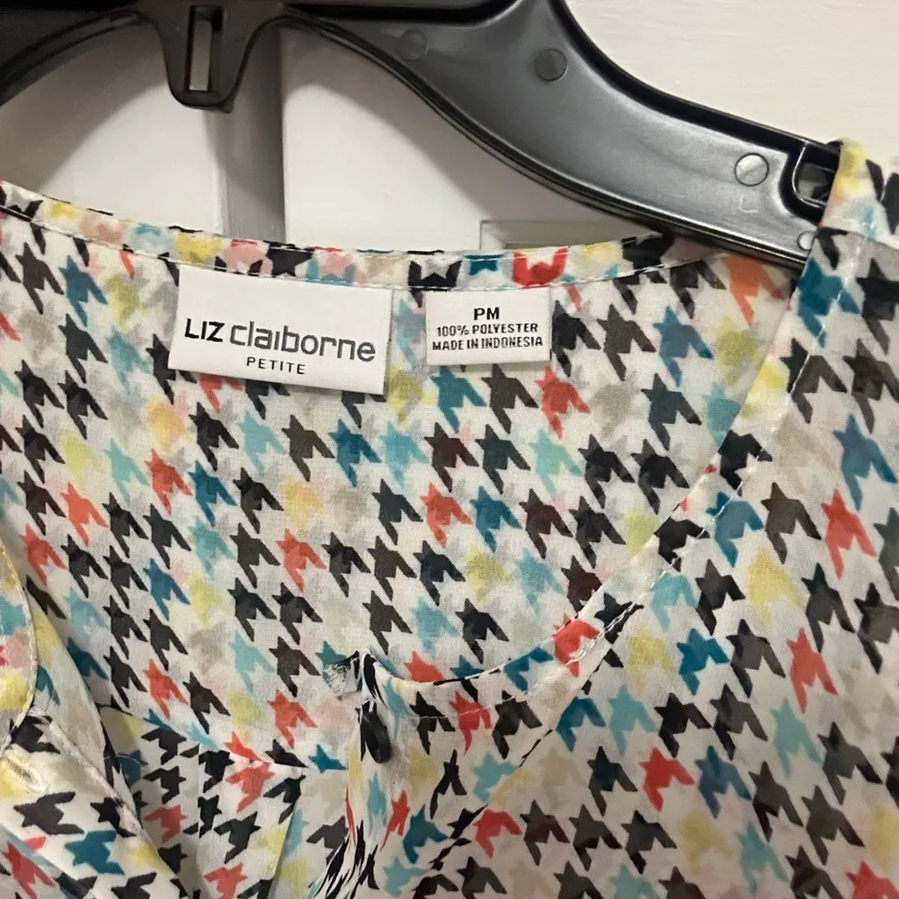 Liz Claiborne colorful thin almost sheer blouse with geometric design. Petite M - Image 3