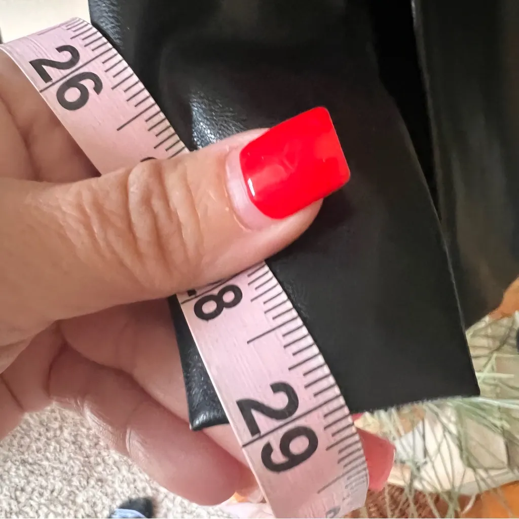 ABERCROMBIE & FITCH The Skinny Ultra High Rise faux‎ leather pants SIZE 4 short - Image 4