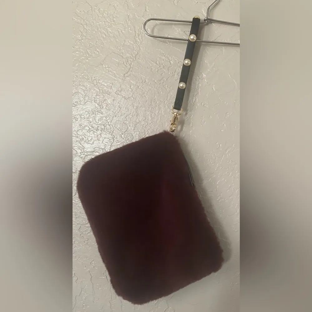 NEW Stella & Dot The Maven Burgundy Faux Fur Clutch Wristlet Pearl - Image 3