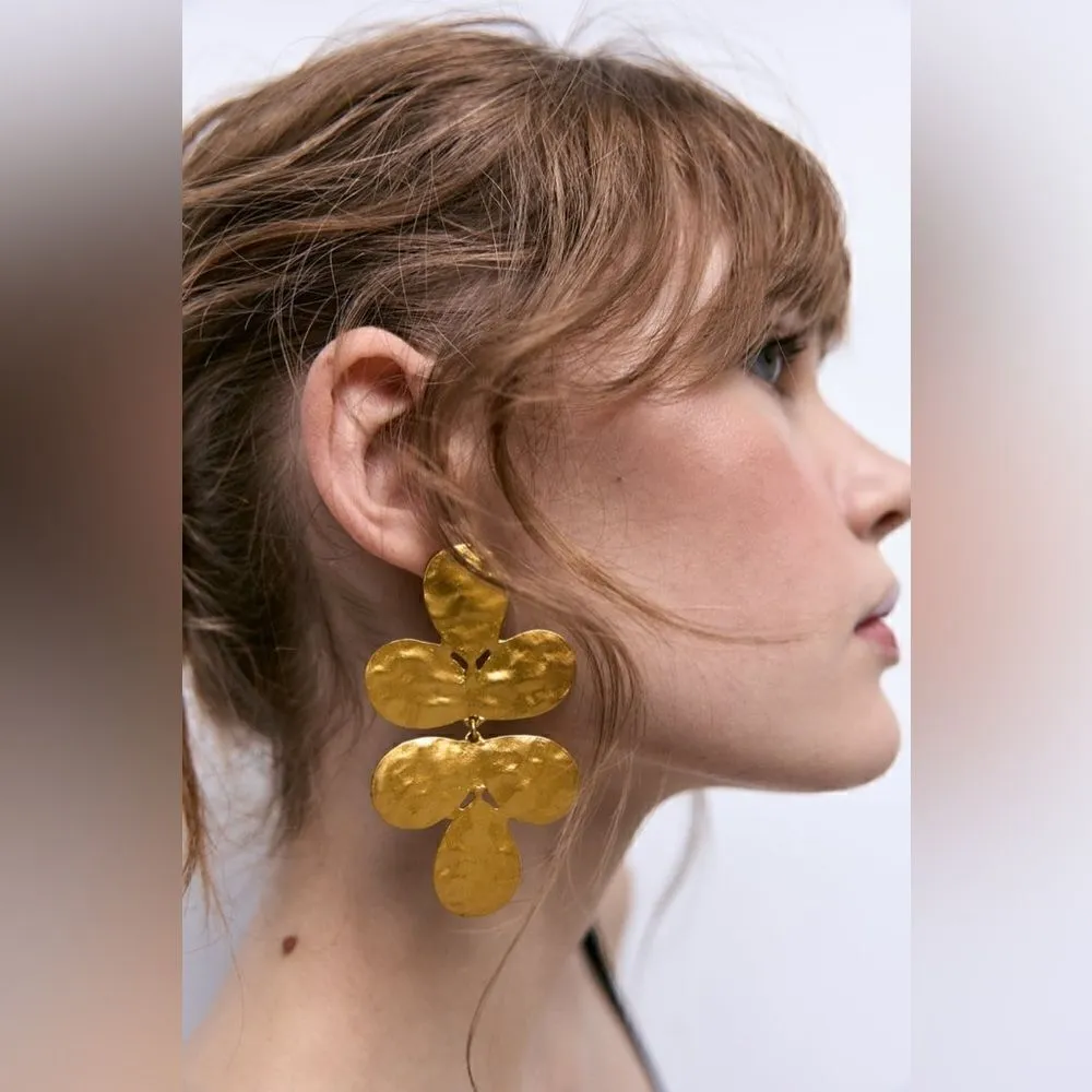 Zara Double Clover Earrings - Image 2