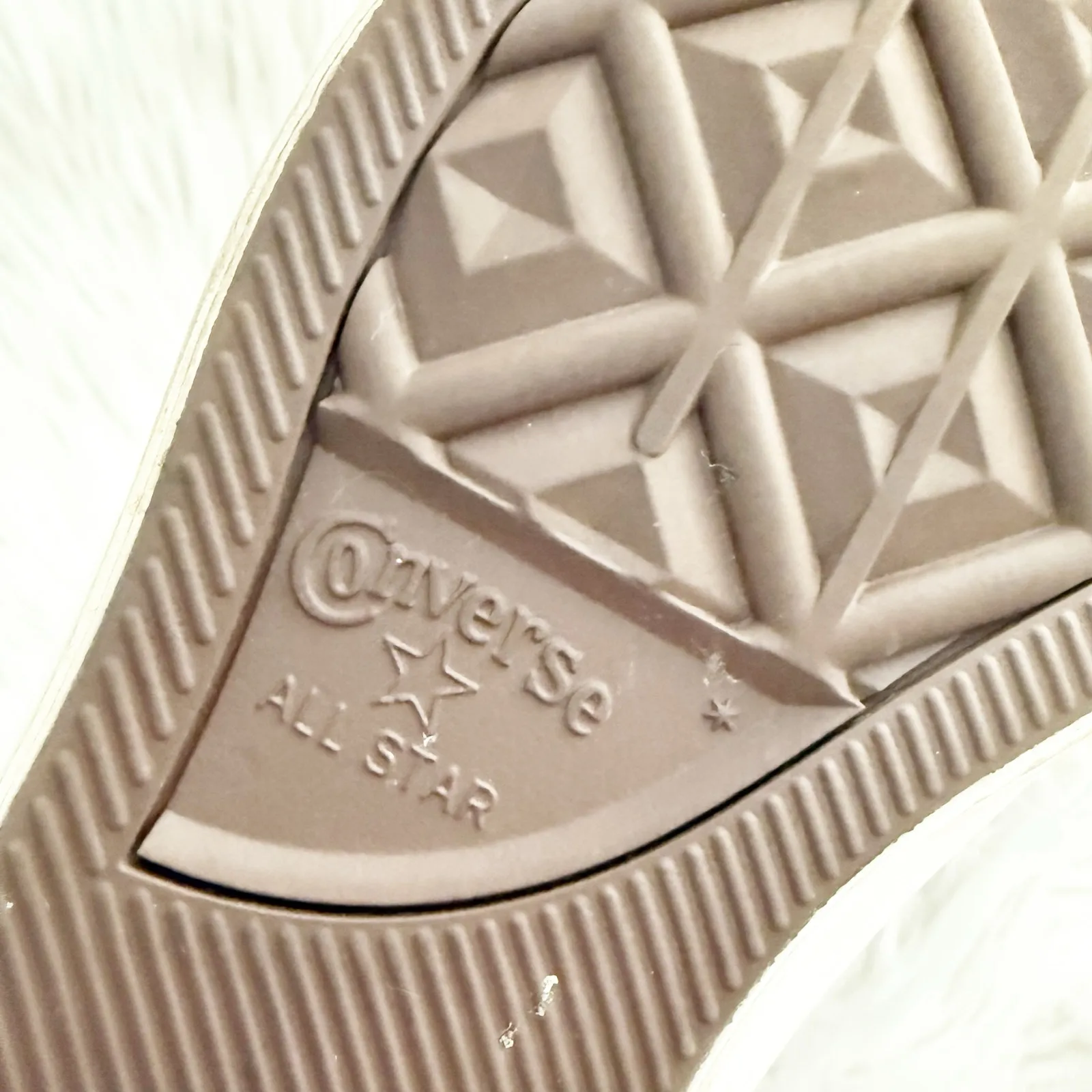 CONVERSE | Soft Pebbled Leather Sherpa Hi-Top Sneakers Off-White | Size 5.5 - Image 7