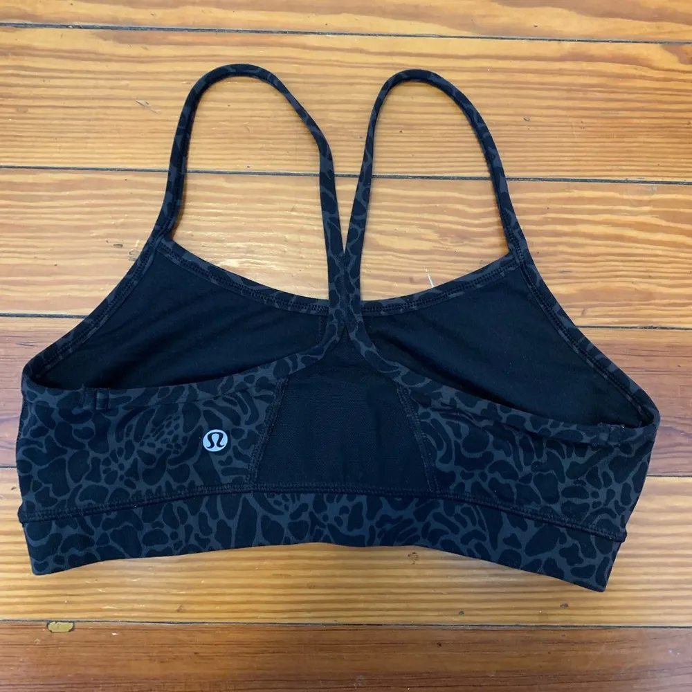 Lululemon Flow Y Bra Luon Black/Gray pattern size 6 - Image 2