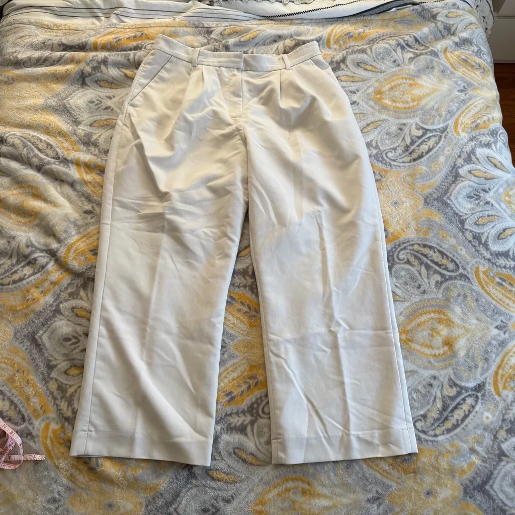 Abercrombie cream straight leg sloane trousers 
Curve love 
33/16s - Image 2