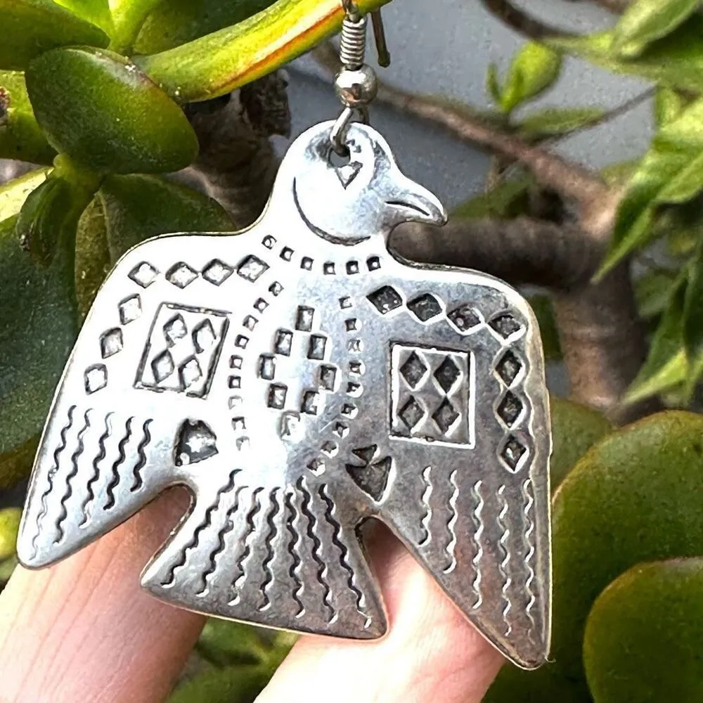 Silver tone Etched Eagle Earrings - Image 6