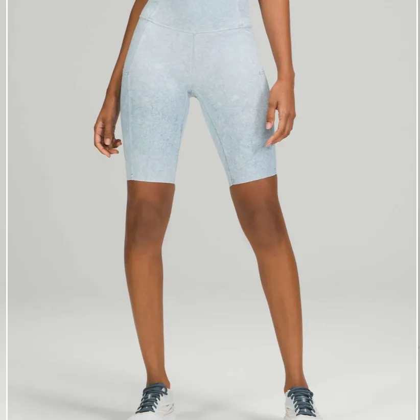 Lululemon Fast and Free Short 10"
City Grit White Blue Fog‎ size 4 - Image 2