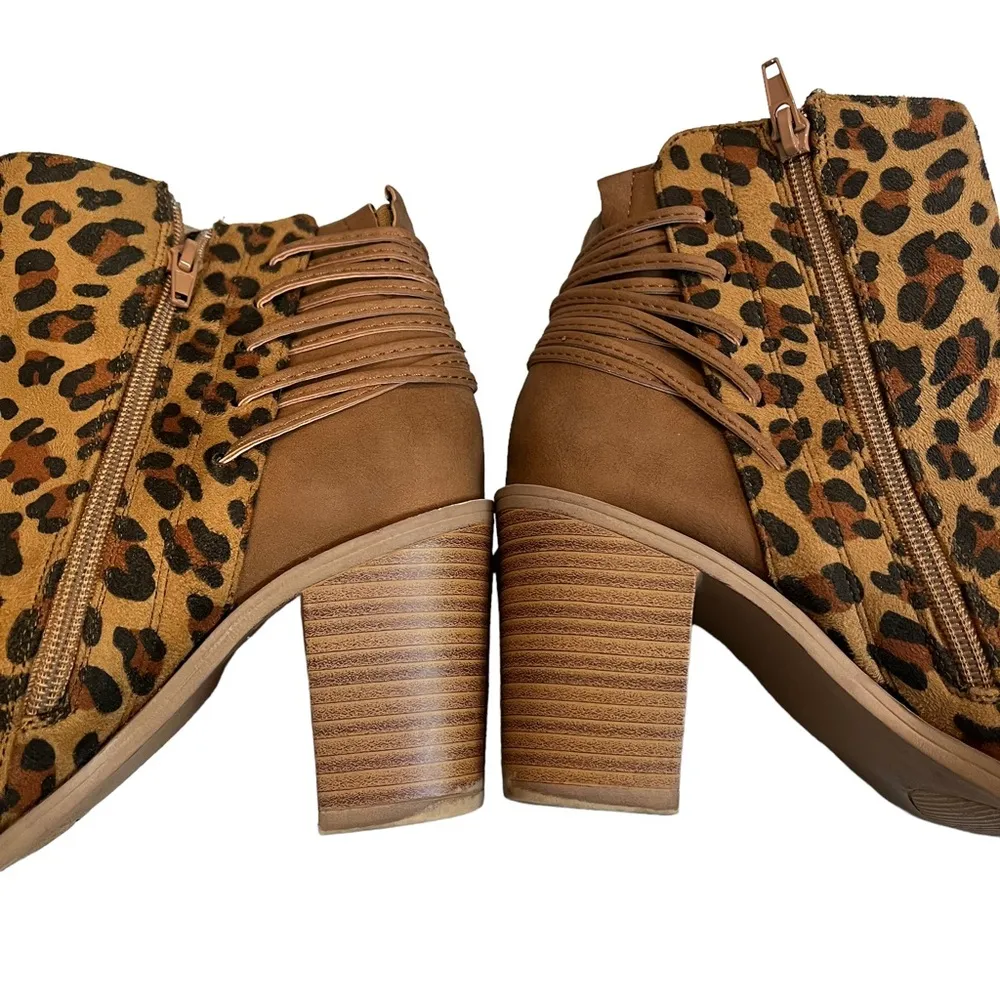 Very Volatile Women's Lacey Ankle Bootie, Sz 8 - Image 11