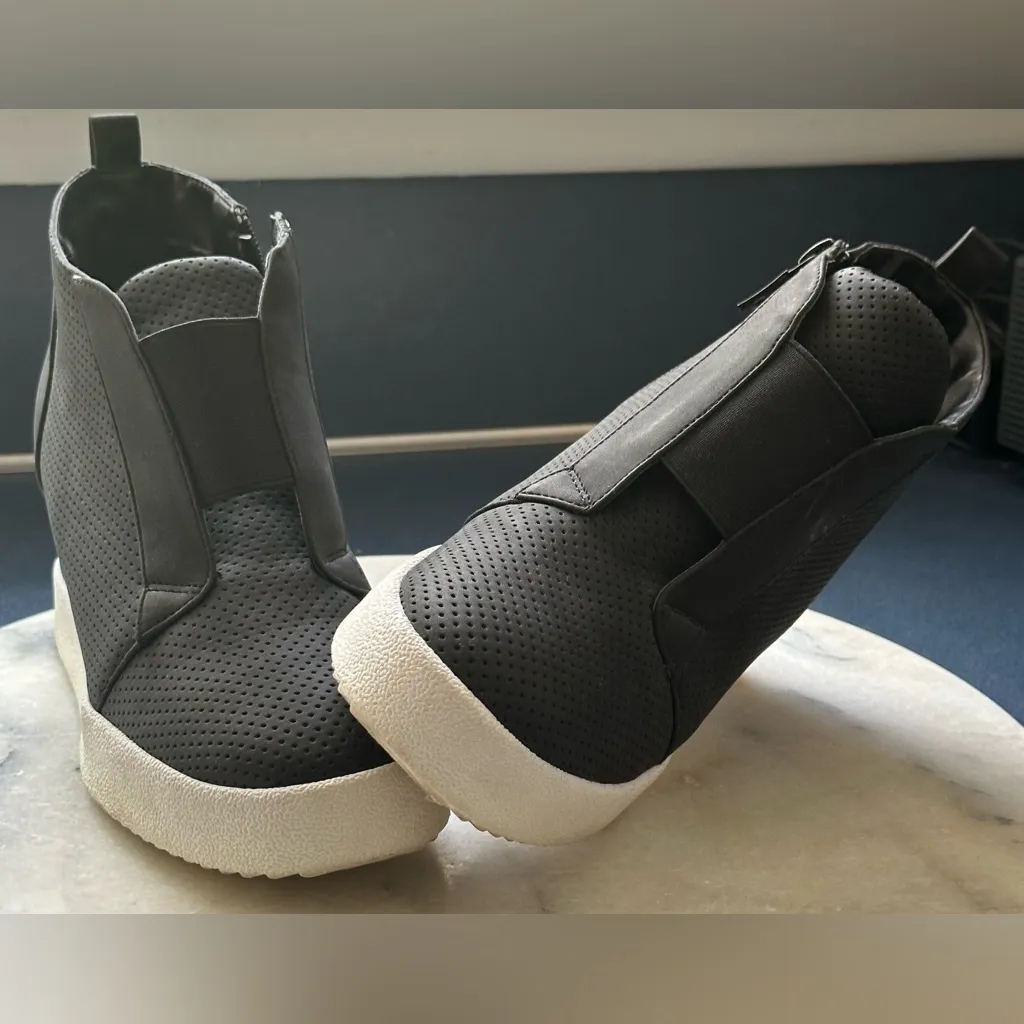 Qupid  Black High-Top Platform Wedge Pull On Plimsoll Almond Toe Sneakers Sz 7 - Image 5