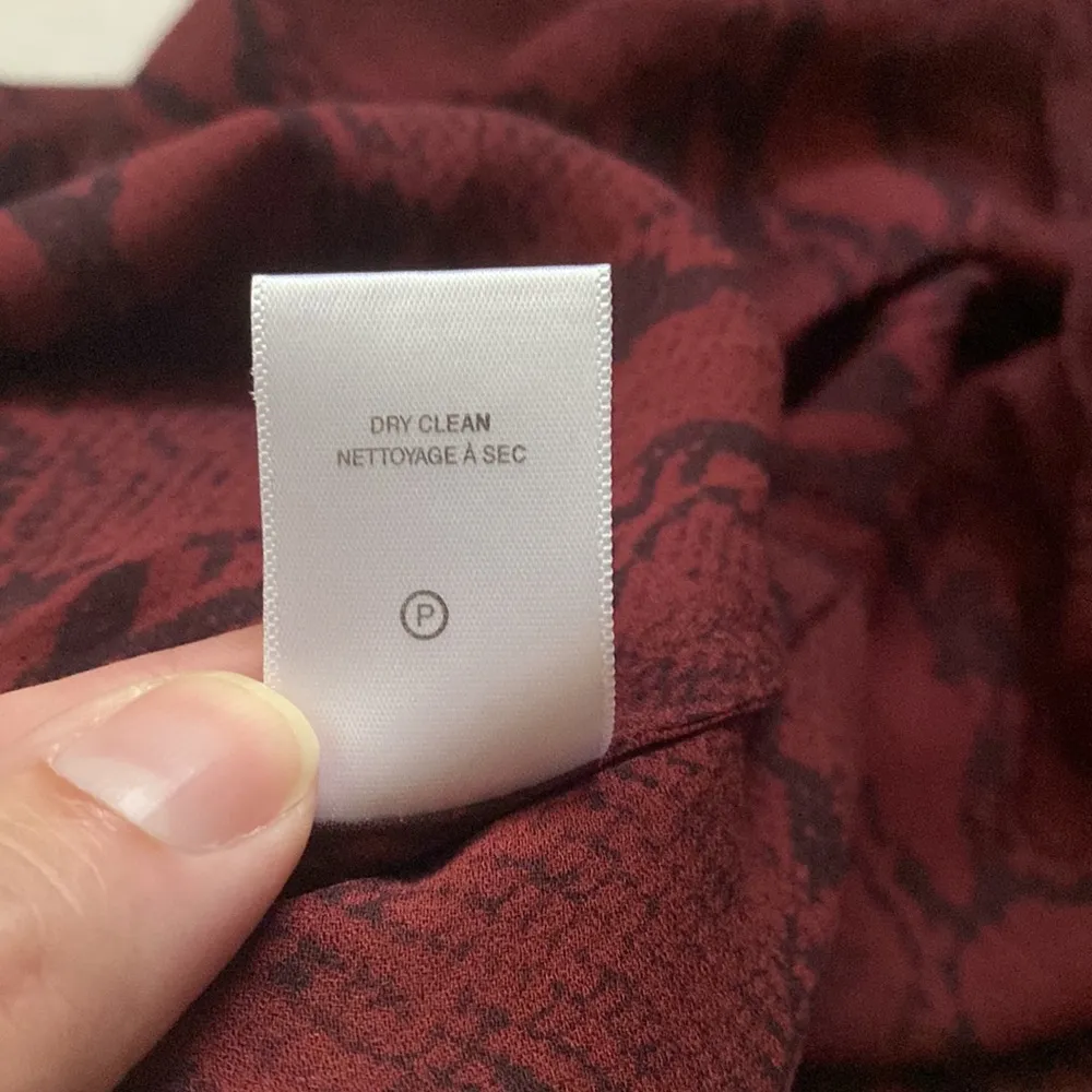 A.L.C. ‘Lori’ red black snake print button down silk blouse, size 6 medium - Image 12