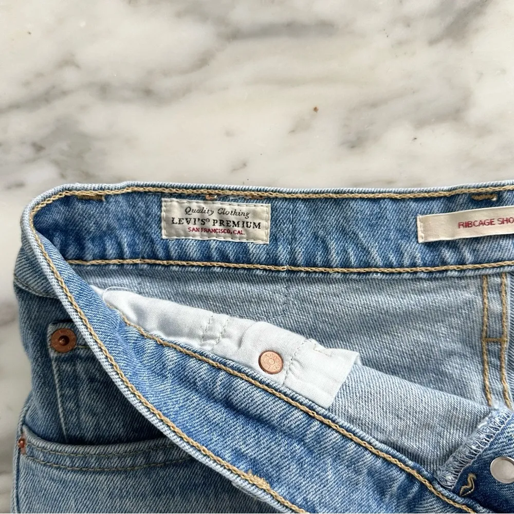 Levi’s Ribcage Denim Shorts• Sz 29 - Image 9