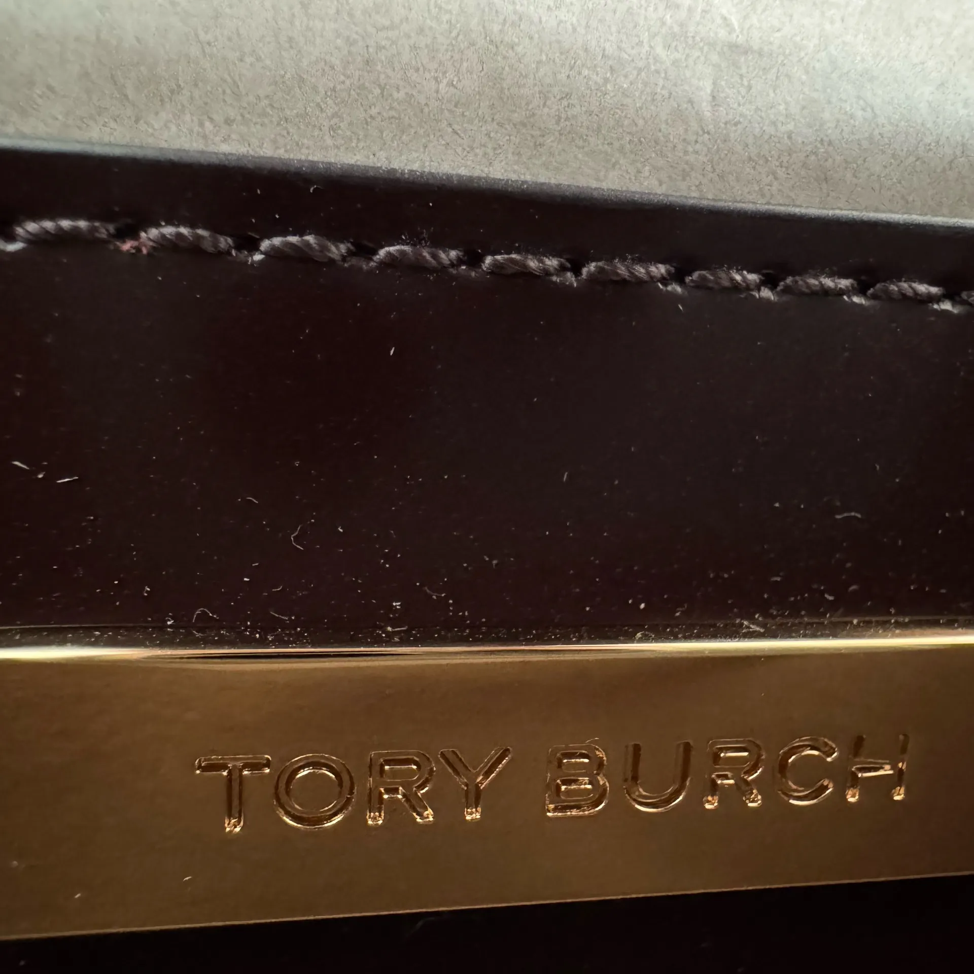 Tory Burch Robinson Spazzolato Convertible Shoulder Bag Burgundy - Image 8