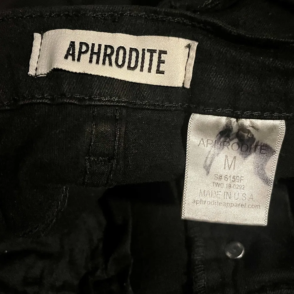 APHRODITE Black Raw Hem High Rise Button Fly Stretch Shorts - Image 2
