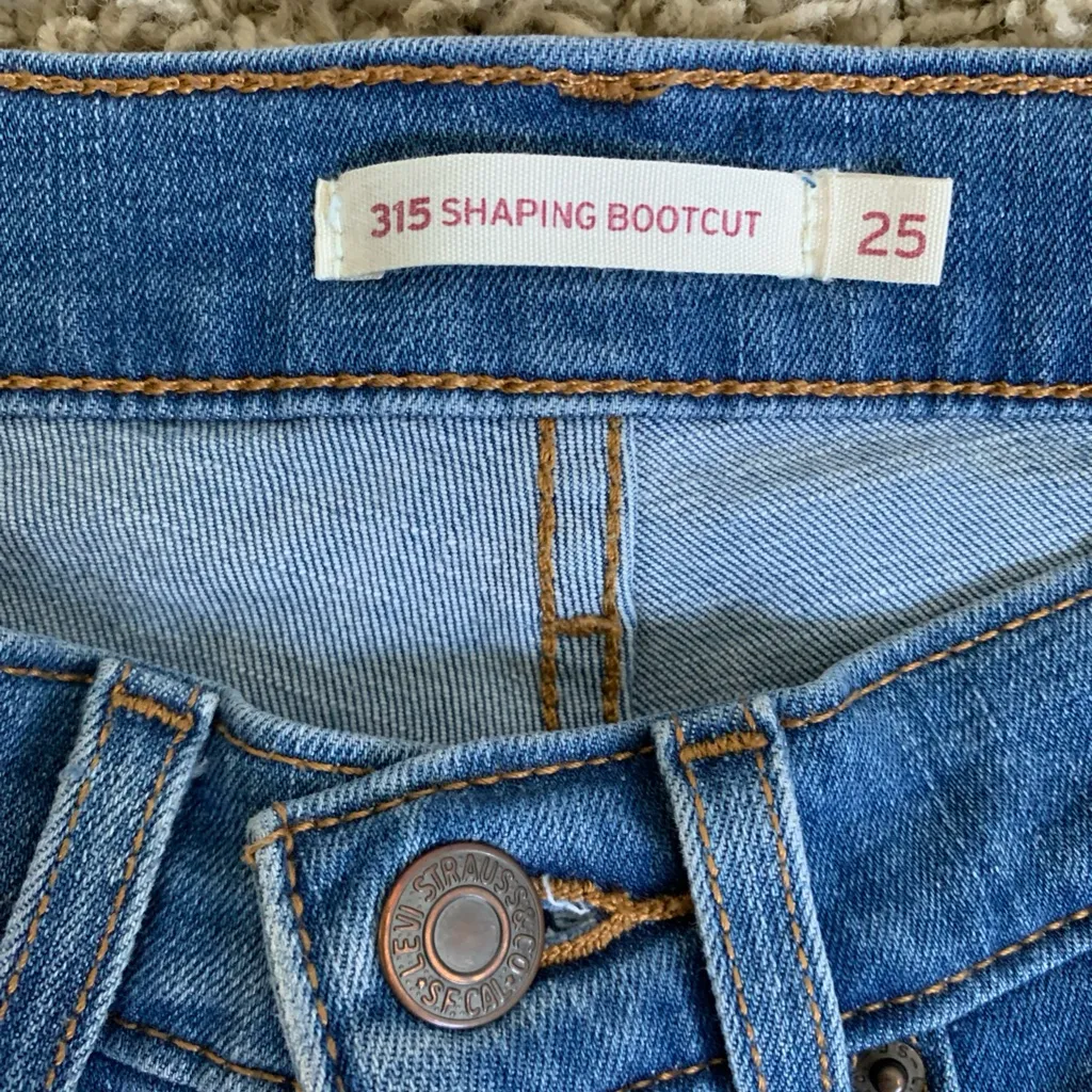 Levi’s 315 shaping bootcut size 25 blue jeans - Image 2