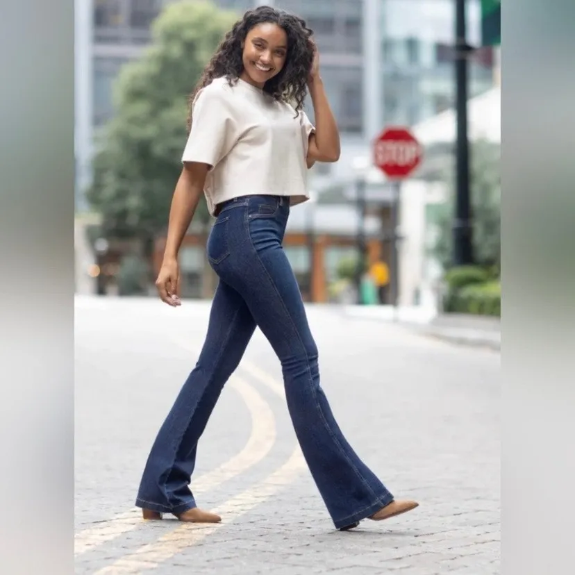 Spanx  Midnight Shade Pull On Flare Jeans Sz.L - Image 4