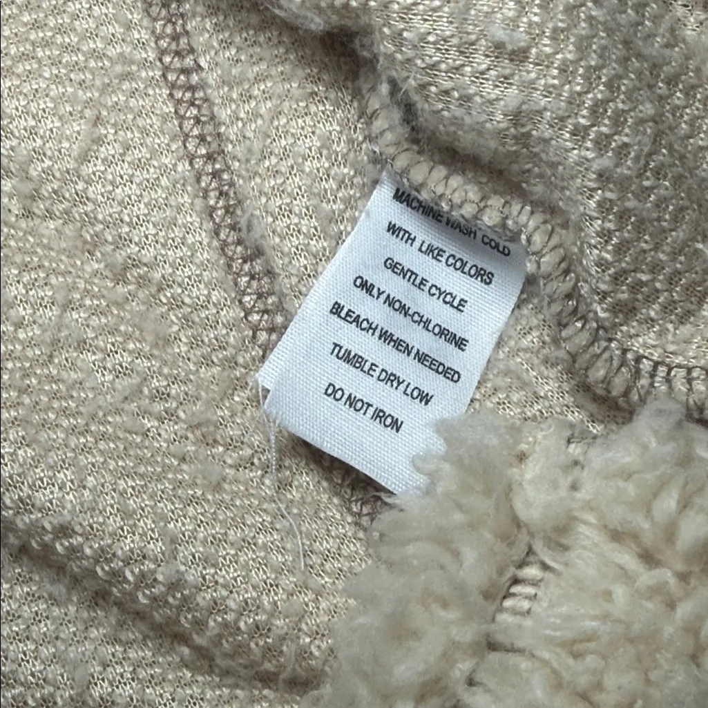 Southern Shirt Women’s Beige Half Zip Casual Sherpa Pullover Size Medium - Image 8