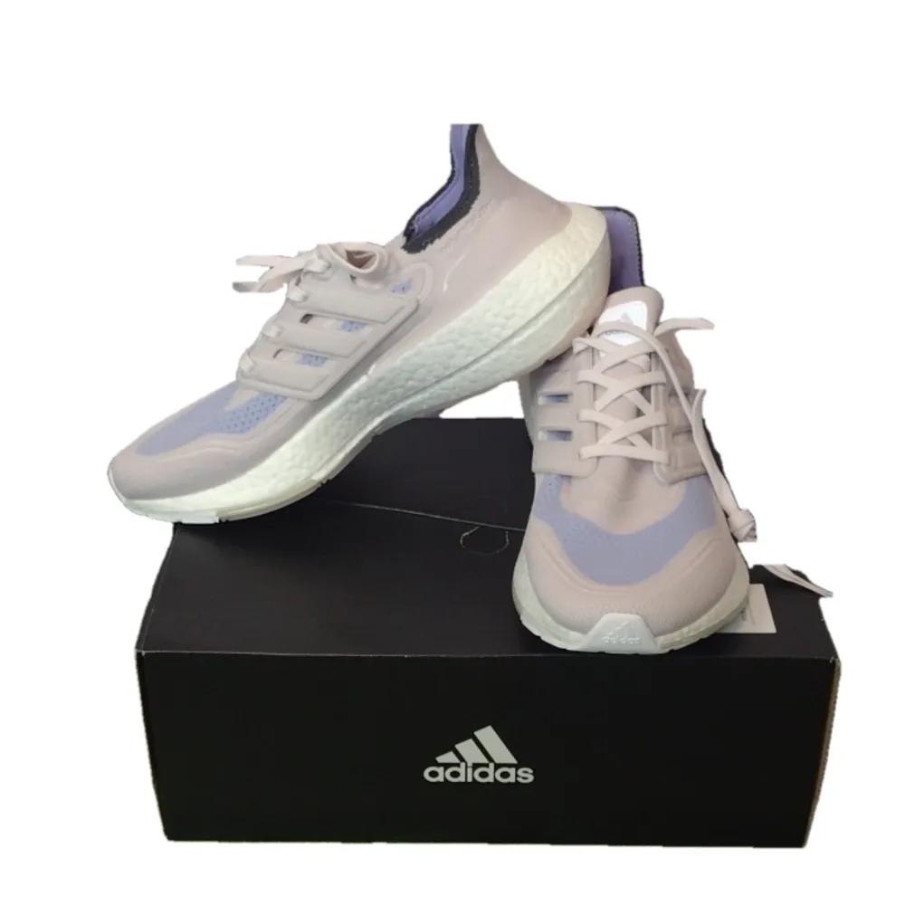 Adidas Ultraboost 21 W lavender running shoes size 9.5 - Image 2