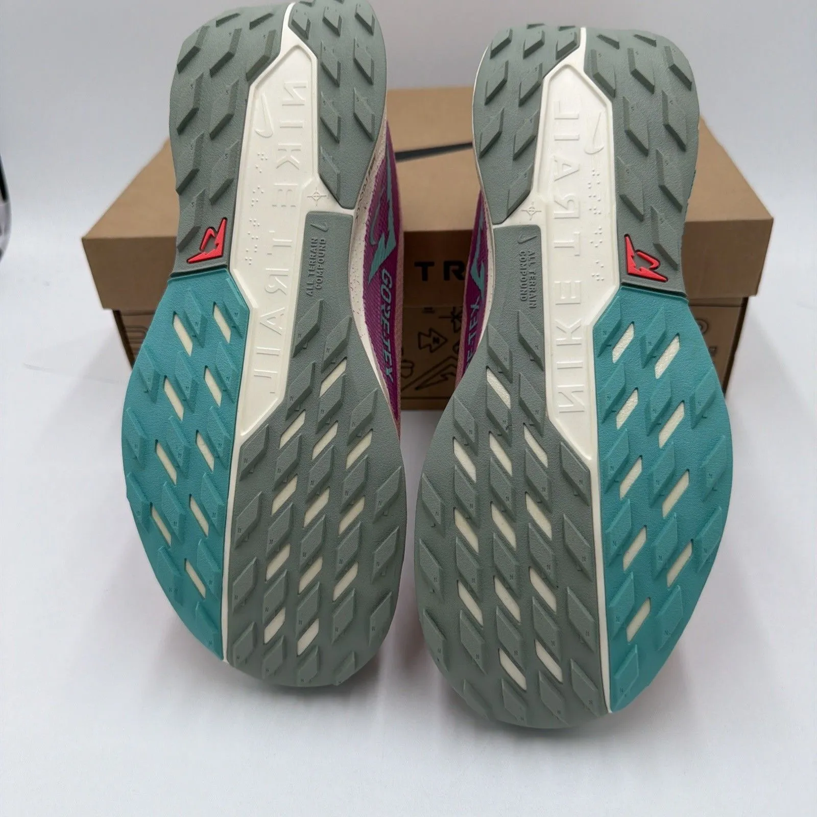 Nike Pegasus Trail 5 GORE-TEX Red Stardust Green Frost Womens 9.5 NWB - Image 5