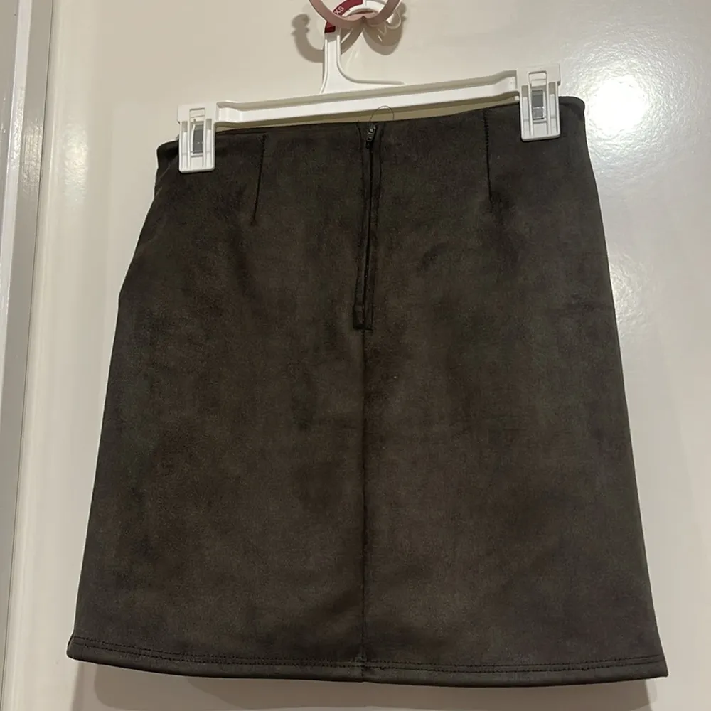 Windsor Mini skirt small Olive - Image 2
