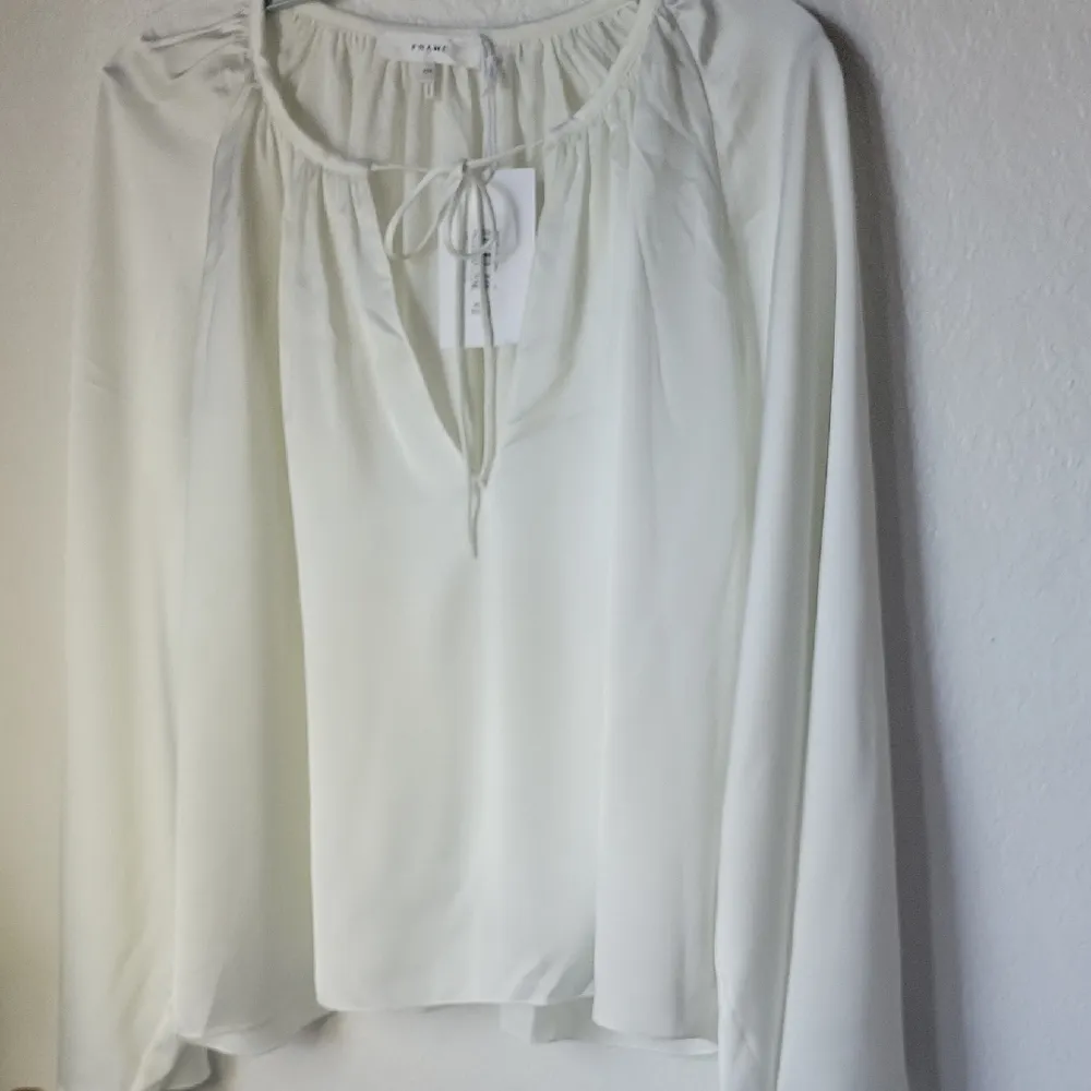 FRAME Women's Shirred Ivory  Blouse NWT Size M - Image 2
