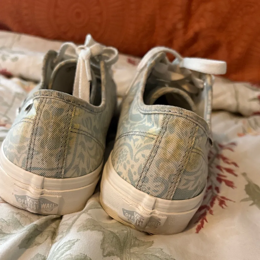 Vans Blue and White filigree Patterned Sneakers - Image 4