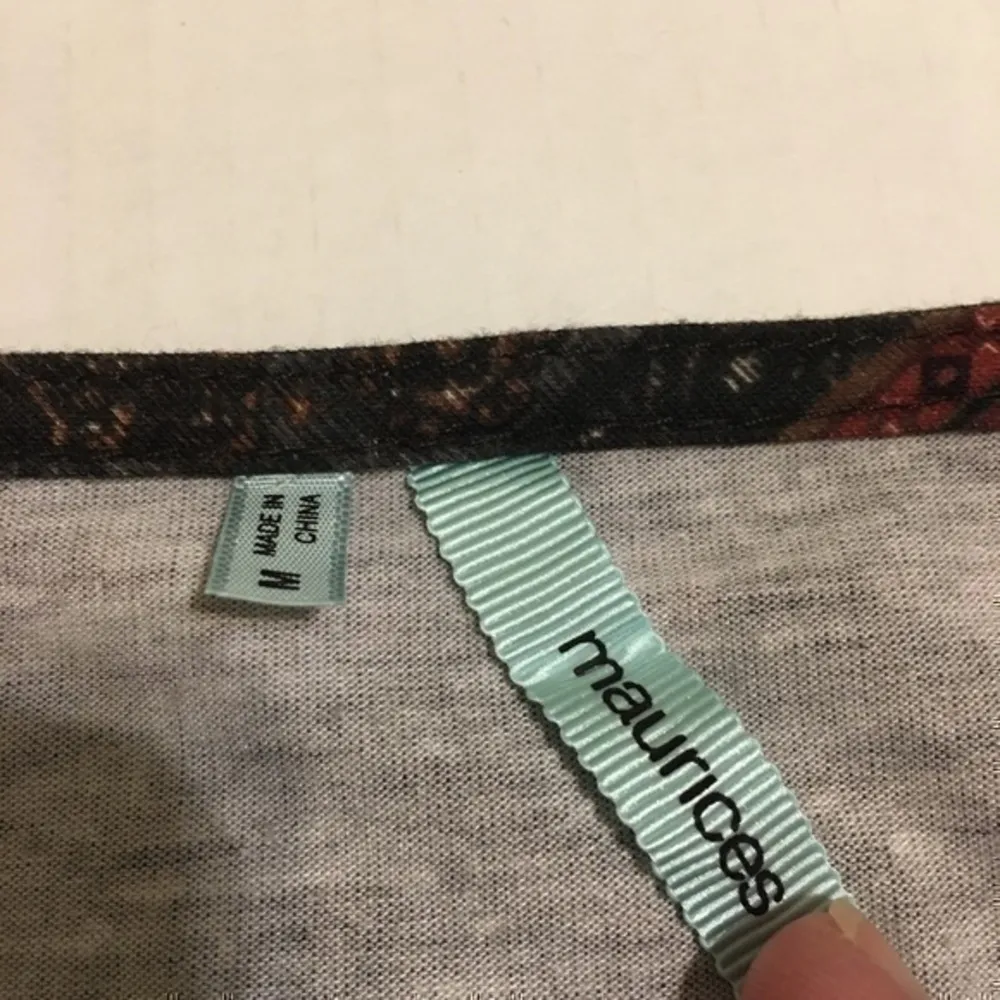 Maurices Floral Aztec Top size medium - Image 7