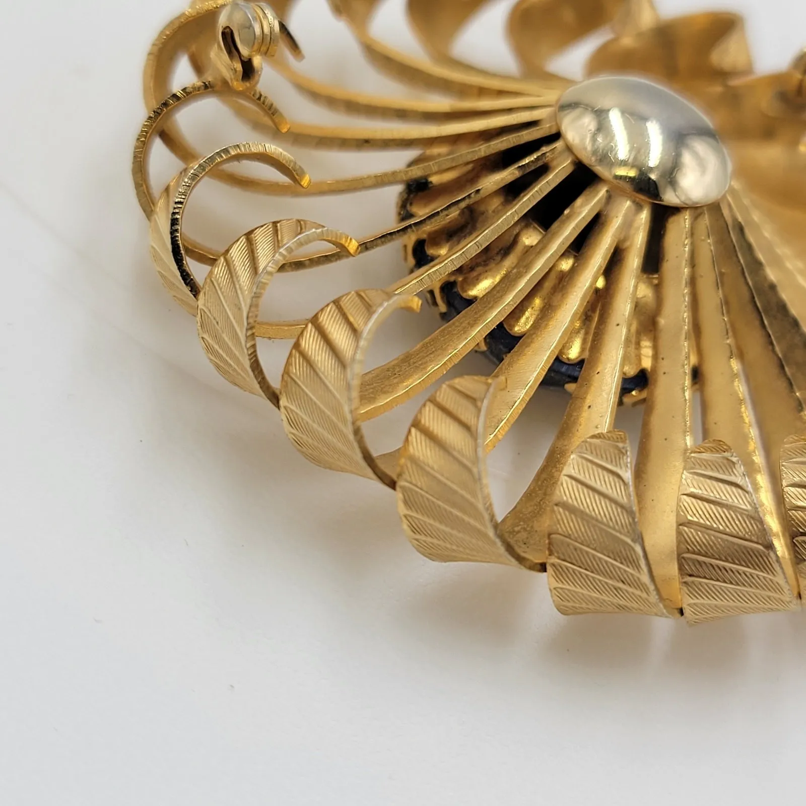 Vintage Rhinestone Pinwheel Brooch 2" Blue Green Gold Tone Crown Setting Pin - Image 3