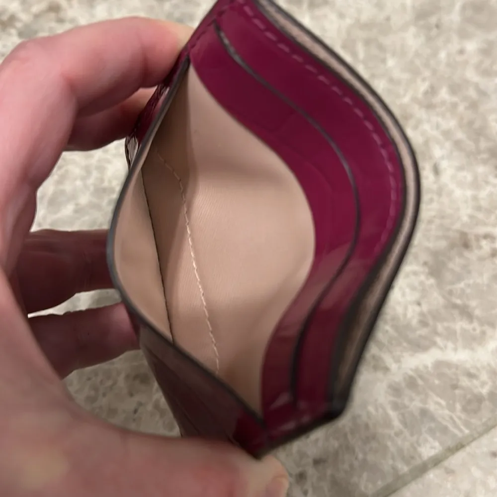 Kate Spade Sylvia Croc-Embossed Cardholder Berry Blitz - Image 8