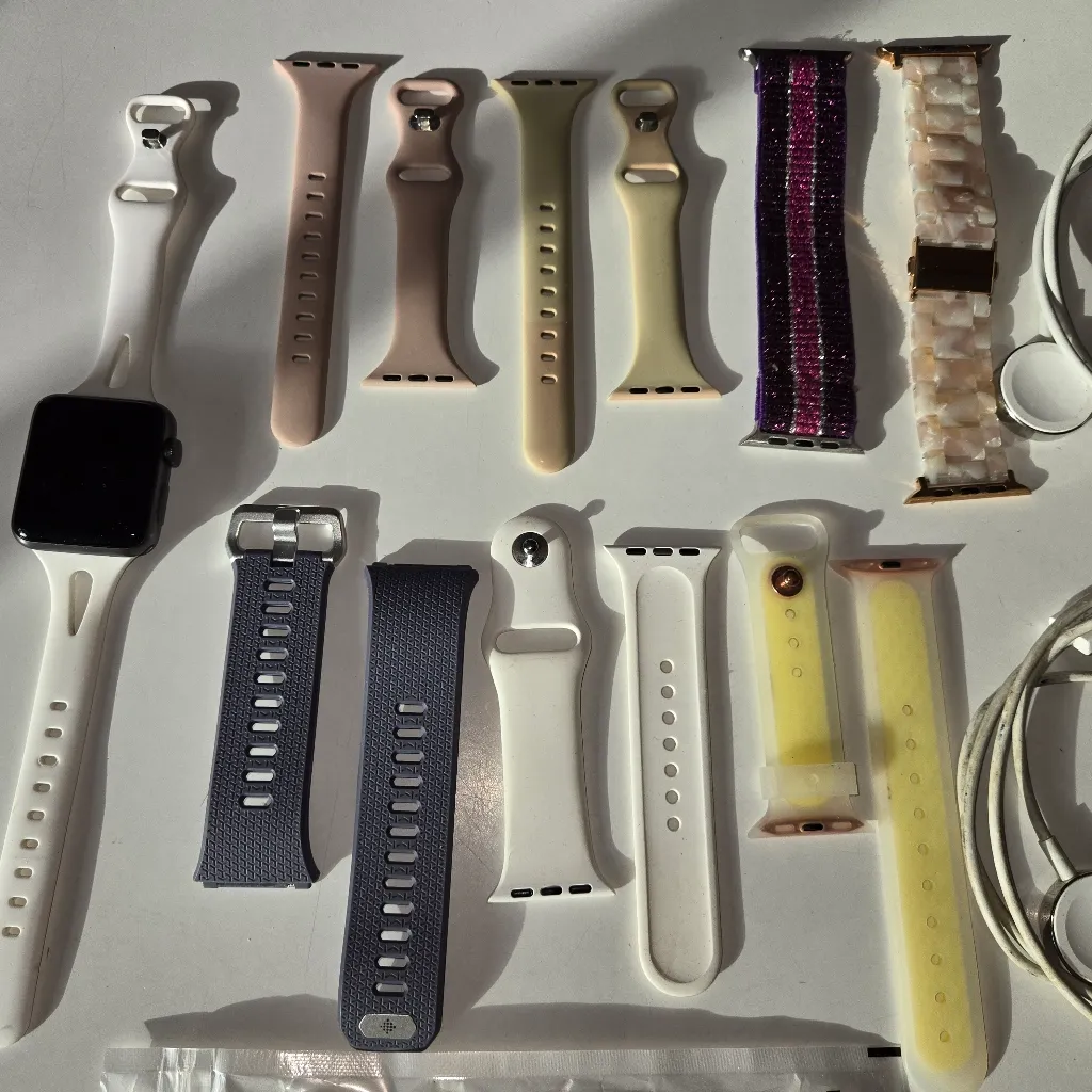 Apple Watch Series 3 42MM Excellent Condition - Image 2