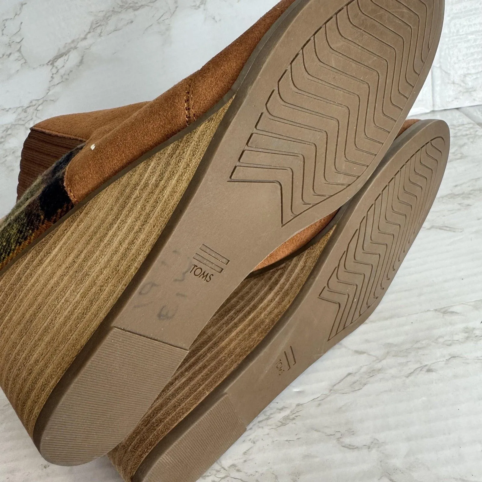 TOMS Boots Womens Size 9 Brown Suede Wedge Ankle Booties Plaid Panel Side Zip - Image 10