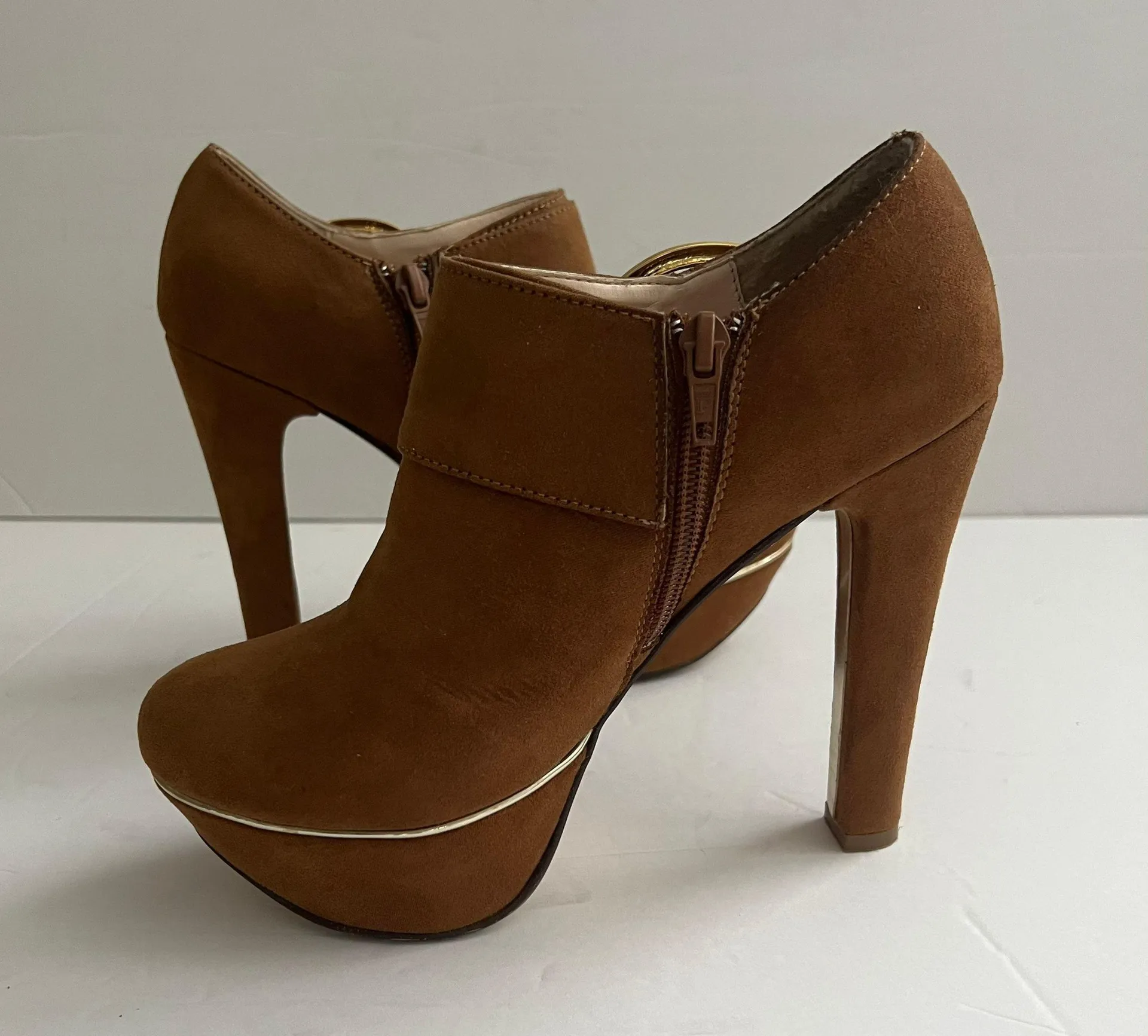 Women Brown Stiletto Bootie With Gold Tone Striking Buckle Size 6.5 - Image 3