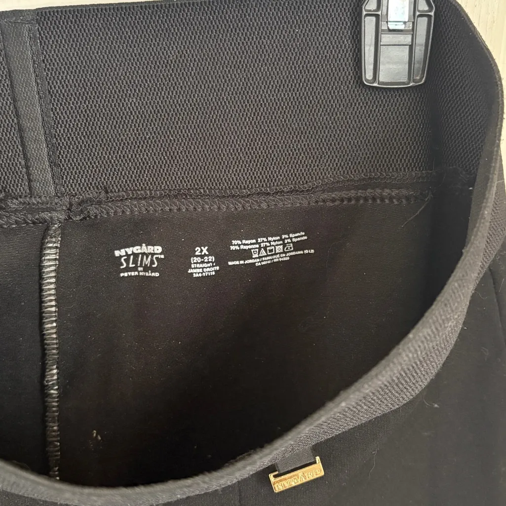 Nygard Slims by Peter Nygard Black Elastic Waist Pull-On Capri Pants - Image 9