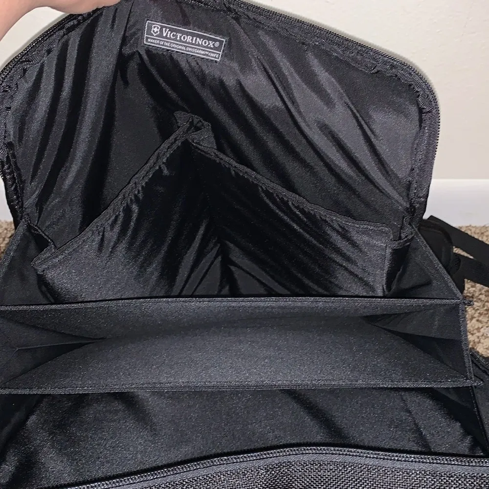 Victorinox Swiss Army laptop backpack travel bag 3 zippered compartments plus 1 Black - Image 5