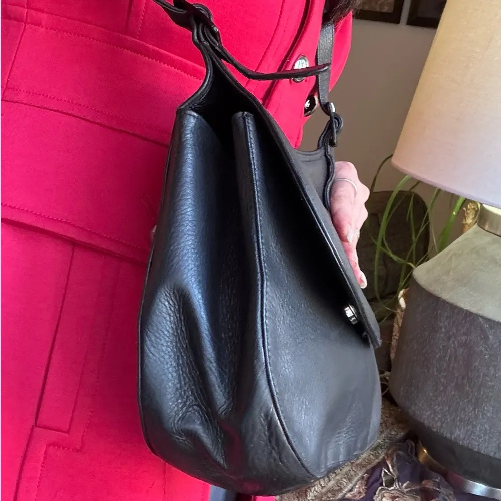 Authentic STUART WIETZMAN Leather flap magnetic closure crossbody - Image 16