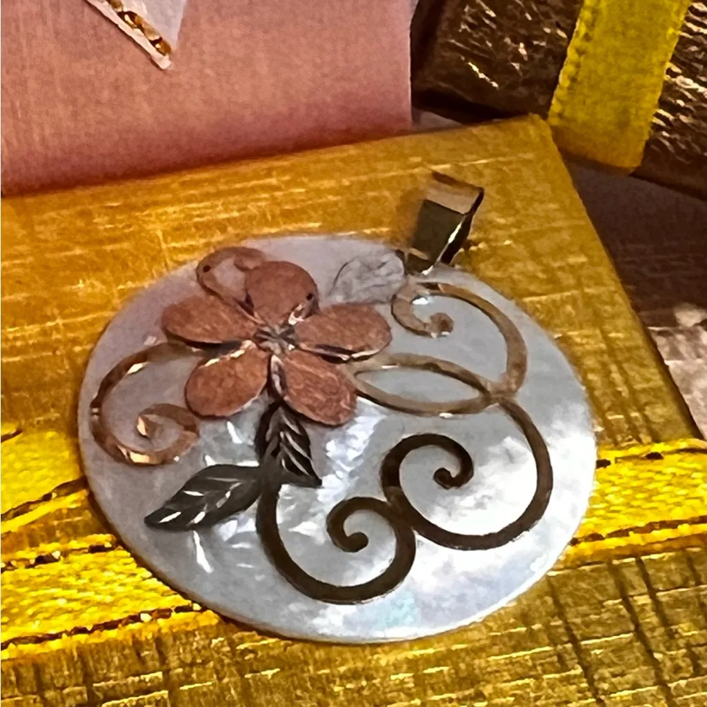 14K Multi Toned Gold Mother Of Pearl Pendant - Image 12