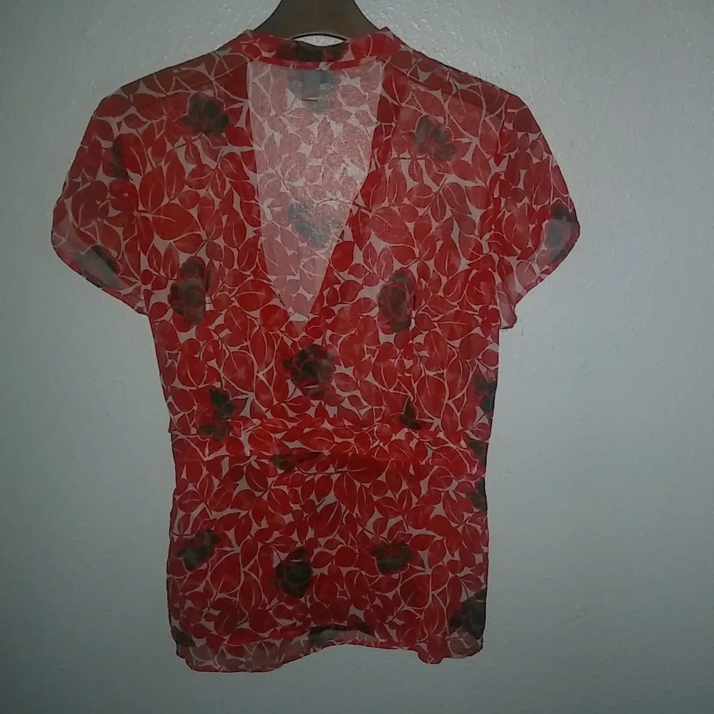 Charter Club 12 Silk Wrap Red Floral Short Sleeved Top - Image 7