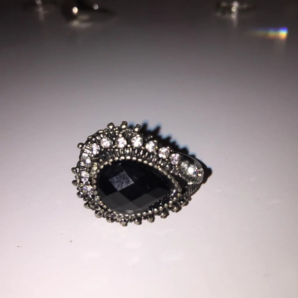 Black Stone and Rhinestone Ring - Image 2