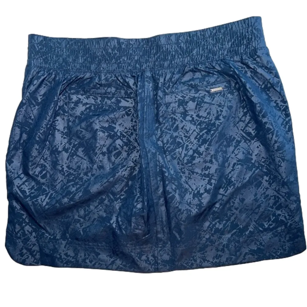 Orvis water repellent navy embossed performance skirt, EUC size M - Image 7