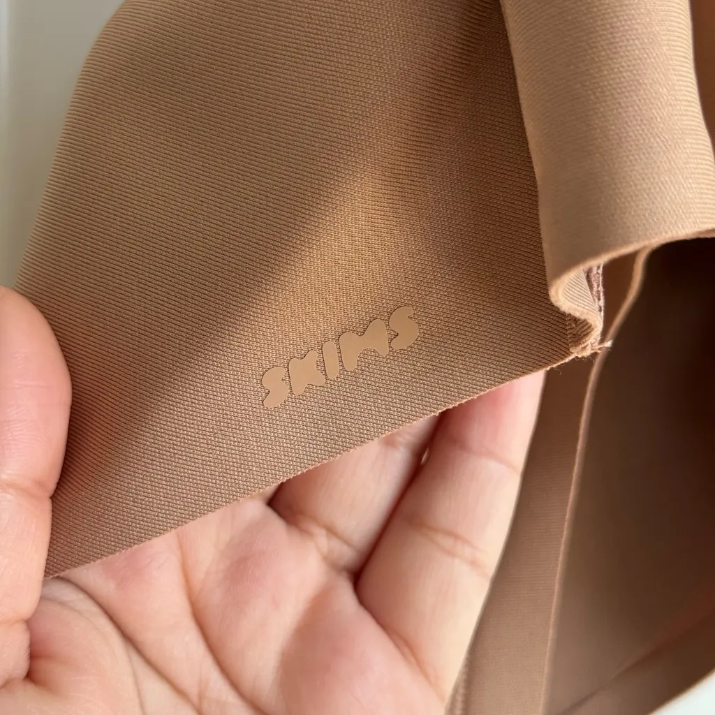 NWOT Skims Body Core Sculpt Plunge Thong Bodysuit small - Image 4