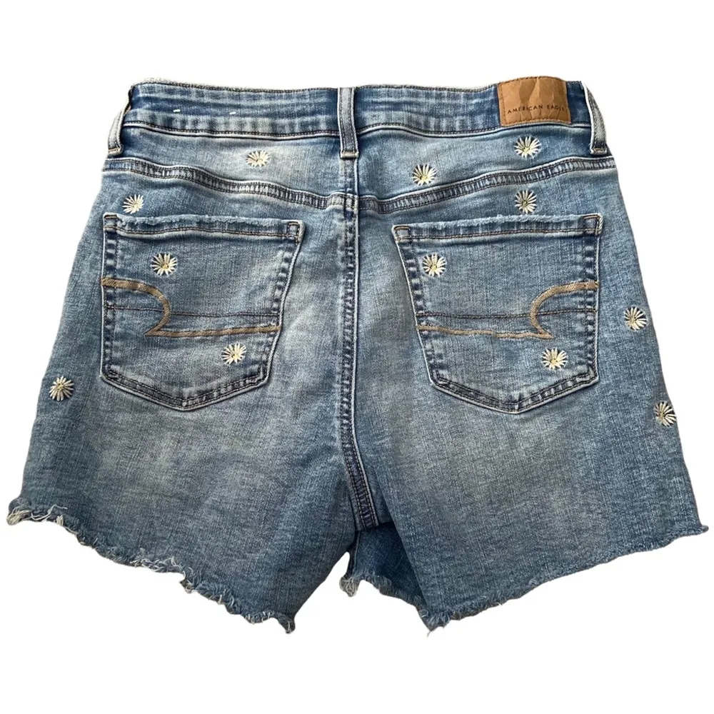 American Eagle Super Stretch Hi-Rise Shortie Daisy Embroidered Jean Shorts Sz 6 - Image 2