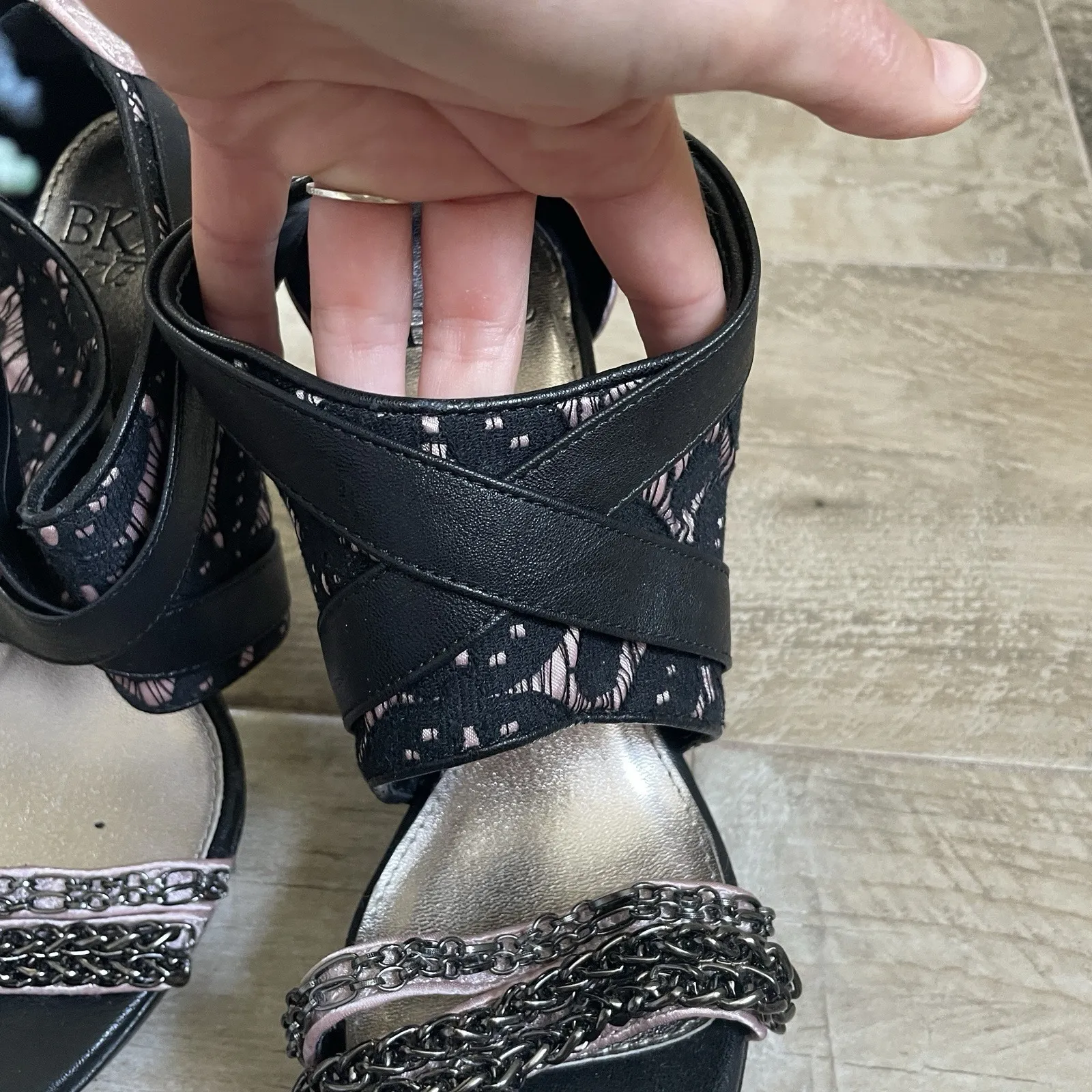 BKE Sole Black Pink Lace Chain Detail Stiletto Heel Sandals Women sz 7 Punk Goth - Image 6