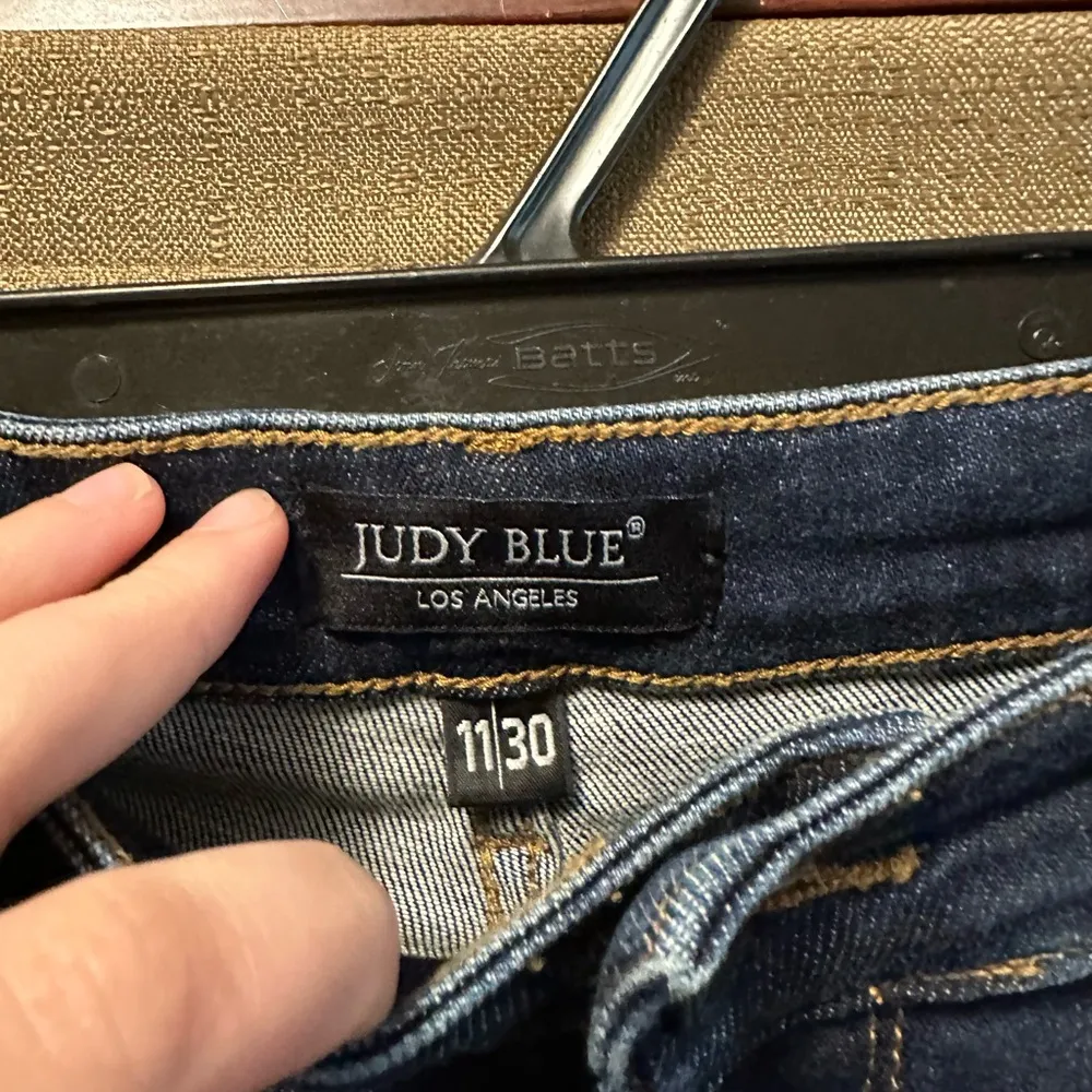 Judy Blue Woman’s Slim Fit High Rise Jeans Cuffed Size 11/30 - Image 2