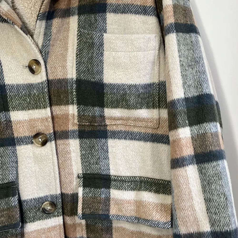 Women’s Plaid Fur Lined Jacket Size Large - Image 3
