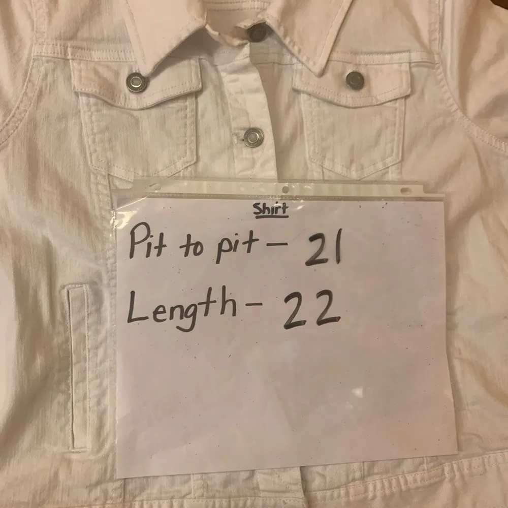 Relatively white denim jacket Size Large button up 4 pockets - Image 5