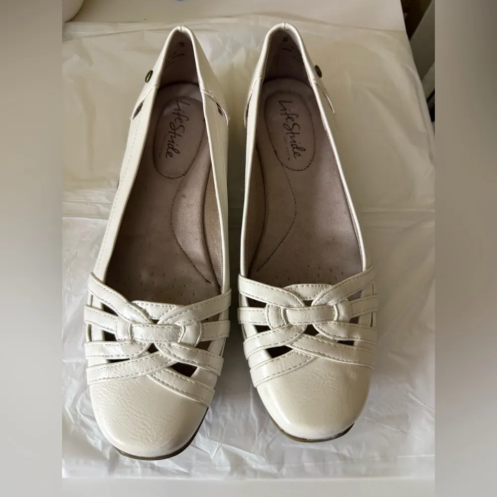 Life Stride‎ Women's White Loafers Size 8M - Image 2