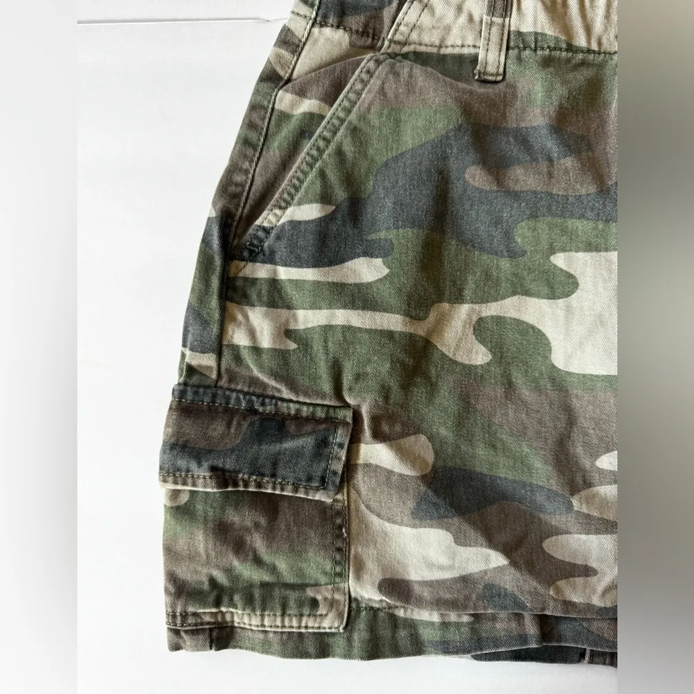 Green and khaki camo mini skirt medium forever 21 - Image 2