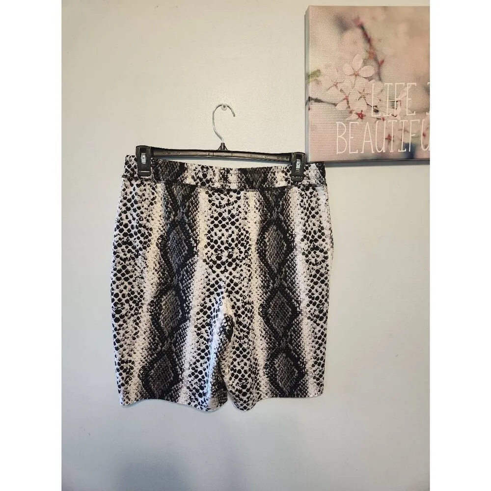 NWT LuLaRoe Size L Jaime Shorts Black & White Snake Print - Image 2