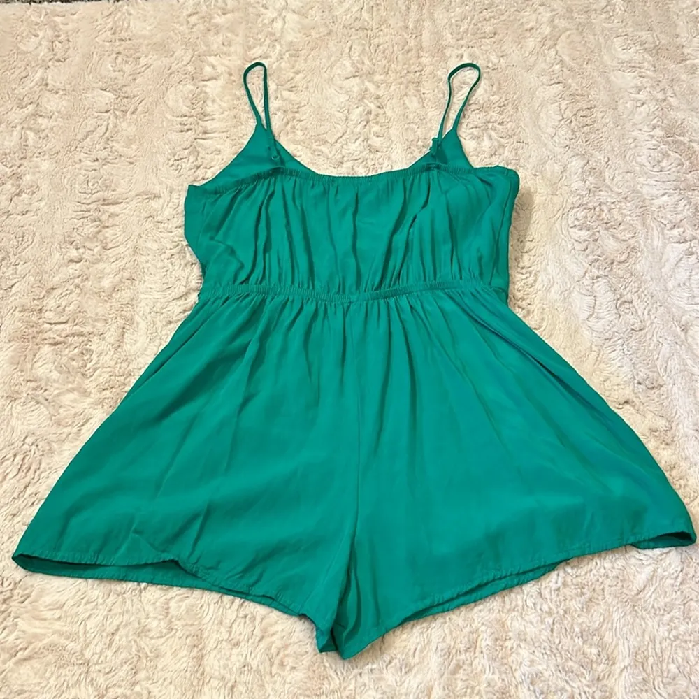Size small romper - Image 7