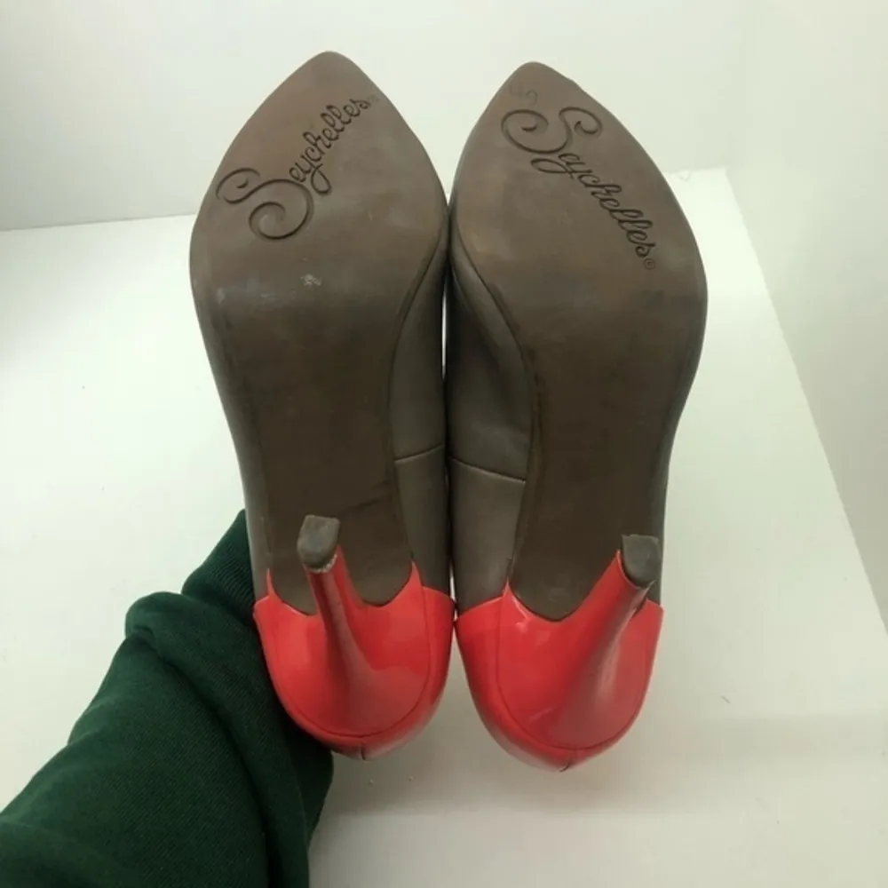 Anthro Seychelles strike a chord gray coral heels career size 7 - Image 6