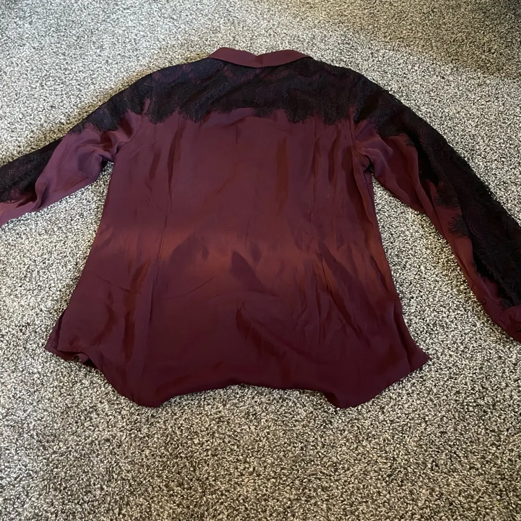 Isaac Mizrahi Live Burgandy Lace Applique Button Front Long Sleeve Blouse Top M - Image 12