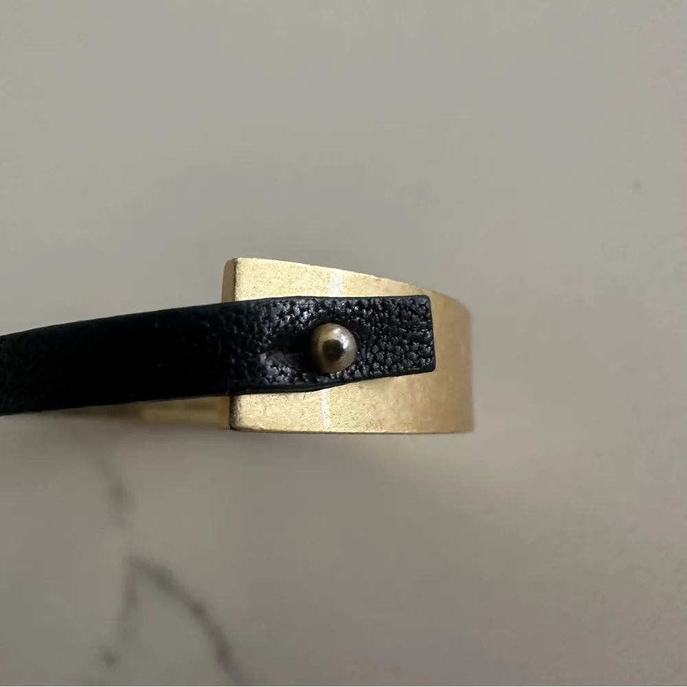 Madewell Leather Minimalist Classic Cuff Bracelet in Gold Tone Metal and Black - Image 5