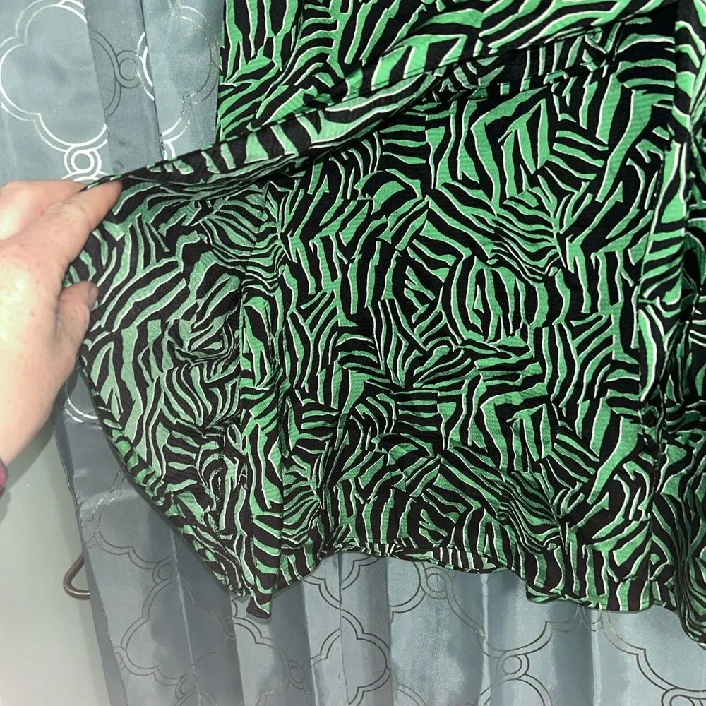 Michael Kors Zebra Tie Wrap Dress. Spring Green. Size Medium. NWOT - Image 7